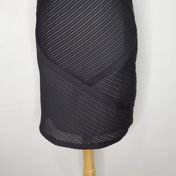 Dressbarn Collection Black Pintuck Texture Cap Sleeve Sheath Dressy Dress Sz 16 - Picture 4 of 13